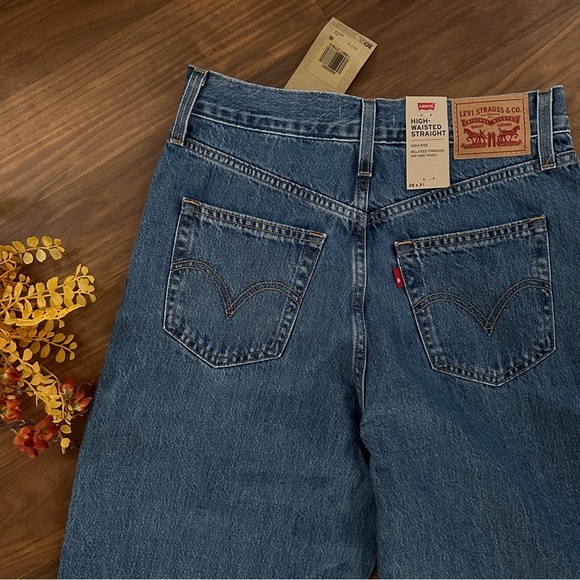 NWT High Waisted Straight Levi’s Jeans - Picture 4 of 7